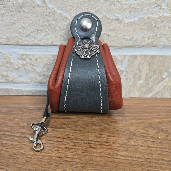 HANDMADE LEATHER DRAWSTRING DICE BAG CHANGE PURSE BAG CHARM - Picture 1 of 8